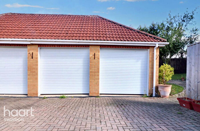 4 Bedroom Detached House For Sale In Packington Close, Swindon, SN5