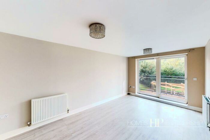 2 Bedroom Apartment To Rent In Commonwealth Drive, Page Court Commonwealth Drive, RH10