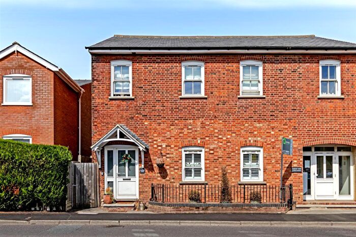 2 Bedroom Flat For Sale In High Street, Sandridge, AL4