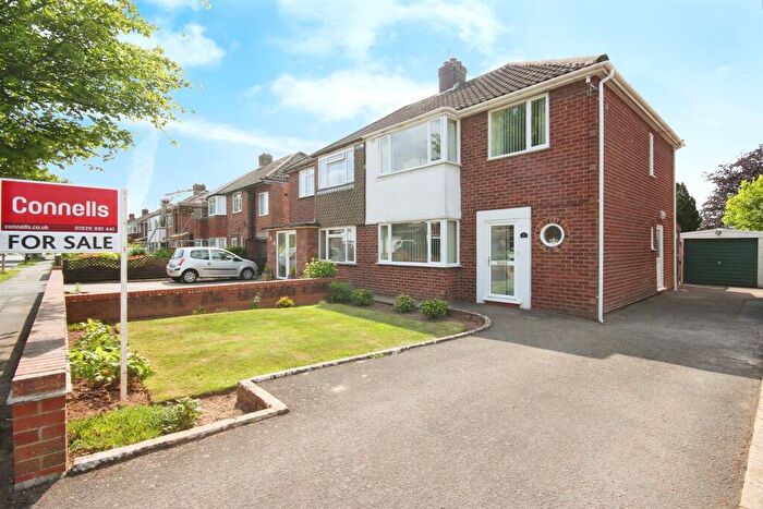 3 Bedroom Semi-Detached House For Sale In Montrose Avenue, Leamington Spa, CV32