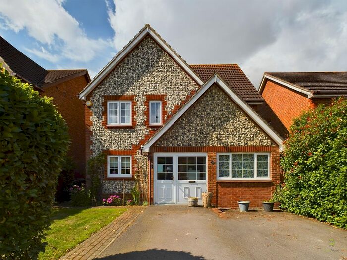 5 Bedroom Detached House To Rent In Darenth Park Avenue, Dartford, DA2