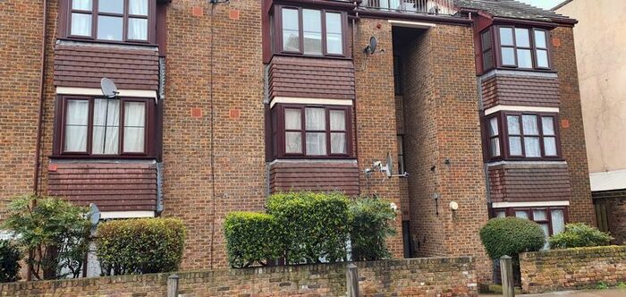 1 Bedroom Flat To Rent In Elizabeth Court, Frances Street, London, SE18