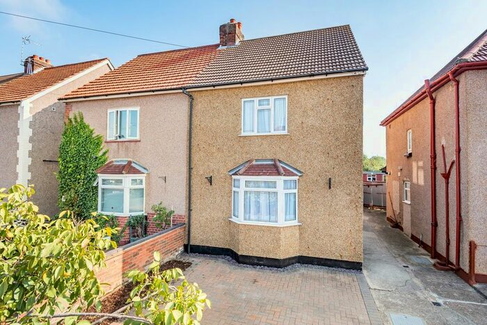 3 Bedroom Semi-Detached House To Rent In Wrens Avenue, Ashford, TW15