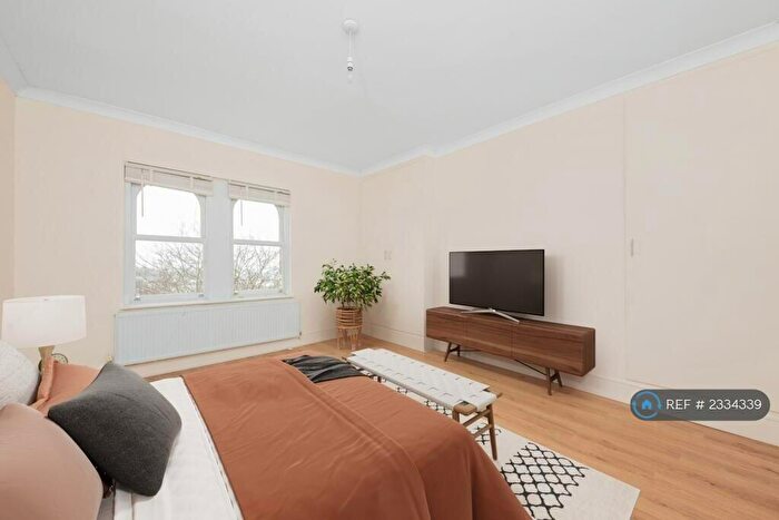 3 Bedroom Flat To Rent In Farquhar Road, Crystal Palace, SE19