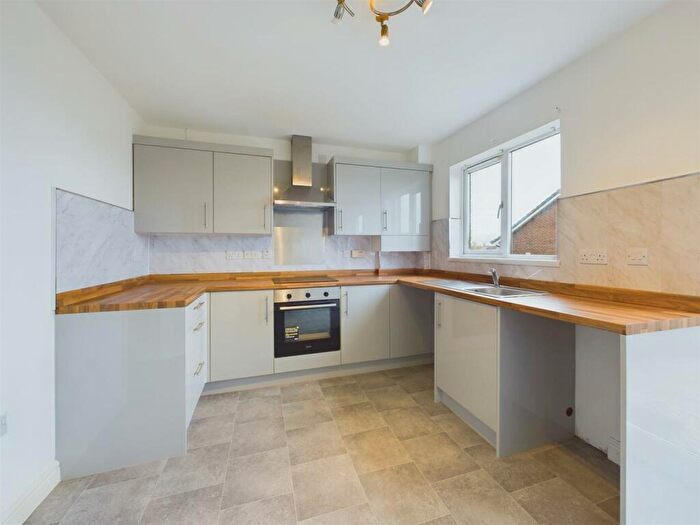 2 Bedroom End Of Terrace House To Rent In Foxglove Close, Launceston, PL15