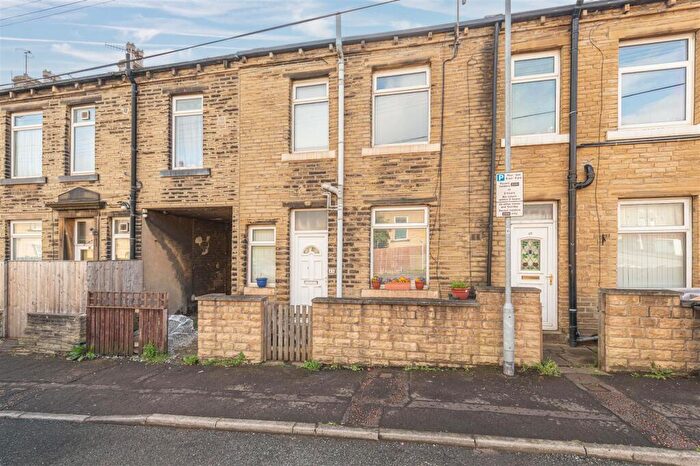 1 Bedroom Terraced House For Sale In Catherine Street, Elland, HX5