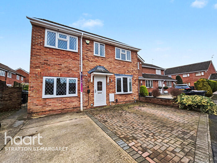 4 Bedroom Detached House For Sale In Griffiths Close, Swindon, SN3