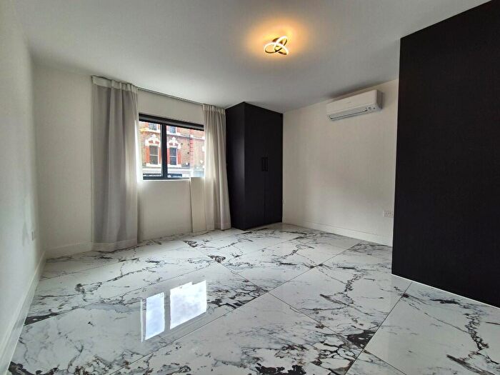 2 Bedroom Detached House To Rent In Mill Lane, London, NW6