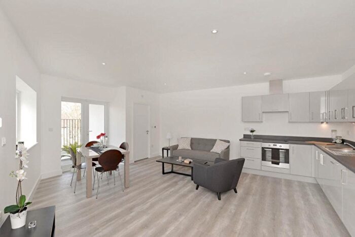 1 Bedroom Flat To Rent In Ballards Lane, London, N12