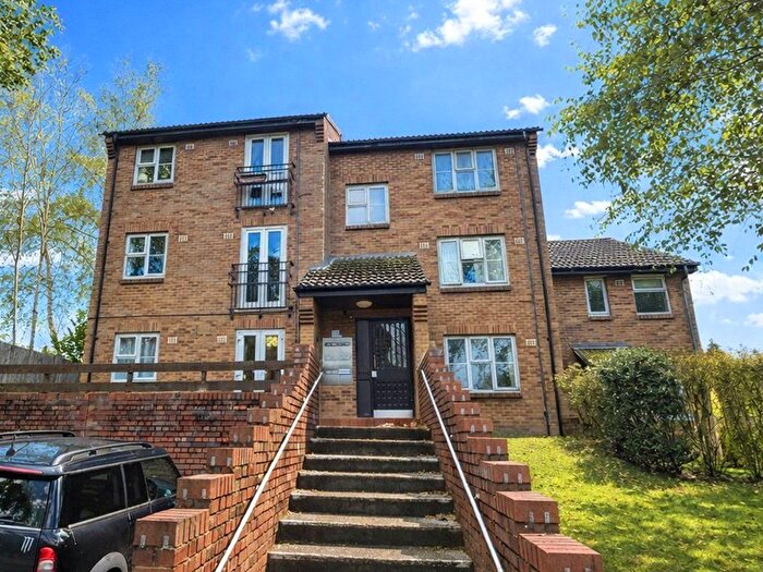 2 Bedroom Flat To Rent In Wych Hill Park, Woking, Surrey, GU22