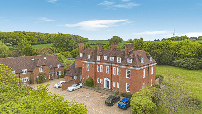 2 Bedroom Flat For Sale In Fairshot Court, Woodcock Hill, Sandridge, St. Albans, Hertfordshire, AL4
