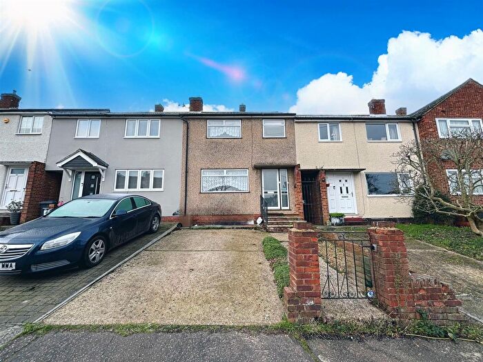 3 Bedroom Terraced House To Rent In Magnolia Close, Tile Kiln, Chelmsford, CM2