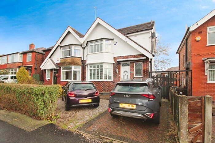 3 Bedroom Semi-Detached House For Sale In Willingdon Drive, Prestwich, Manchester, M25