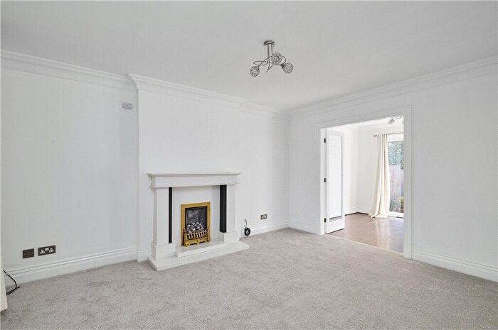 4 Bedroom Detached House For Sale In Oakleigh View, West Lane, Baildon, BD17