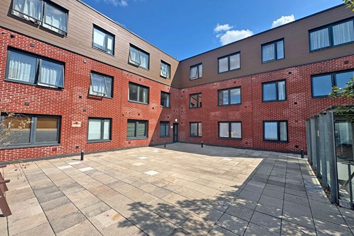 1 Bedroom Flat For Sale In West Way, Ruislip, HA4