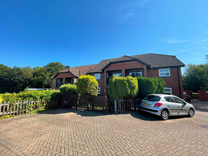 2 Bedroom Apartment To Rent In Bowling Green Lane, Purley On Thames, Reading, RG8