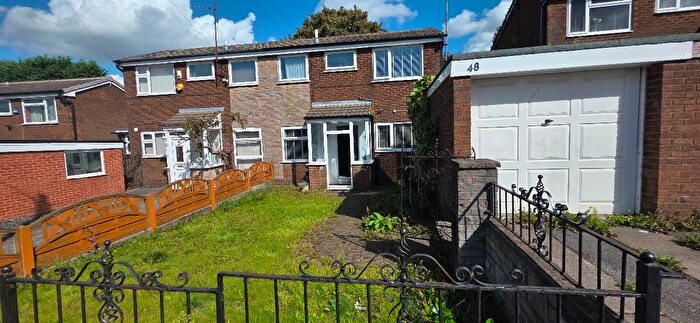 3 Bedroom Semi-Detached House To Rent In Wakefield Drive, Chadderton, Oldham, OL1