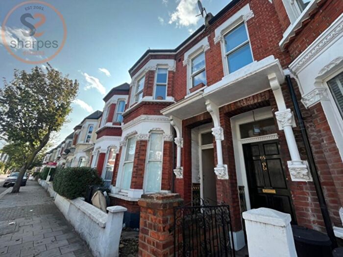 1 Bedroom Flat To Rent In A Elspeth Road, Battersea, London, SW11