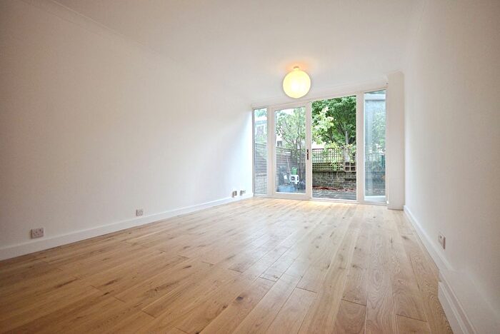 2 Bedroom Flat To Rent In Justin Close, Brentford, TW8