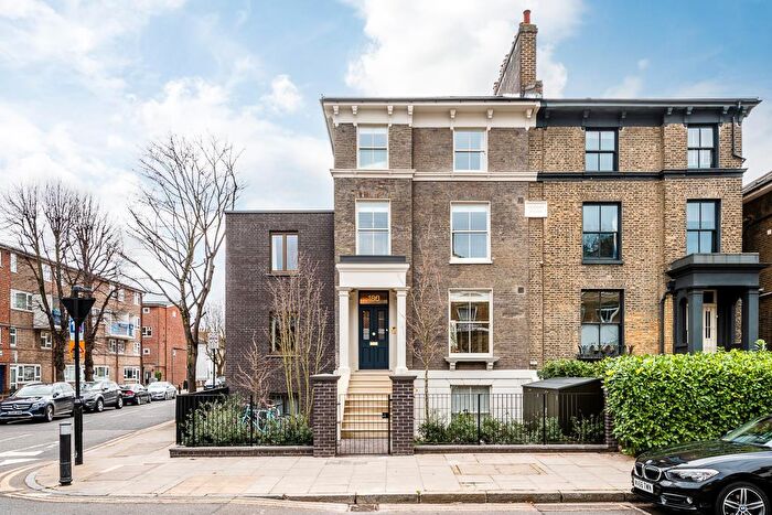 2 Bedroom Flat To Rent In Richmond Road, London, E8