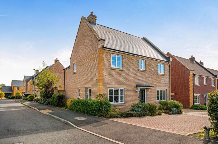 4 Bedroom Detached House For Sale In Evans Way, Chipping Norton, OX7