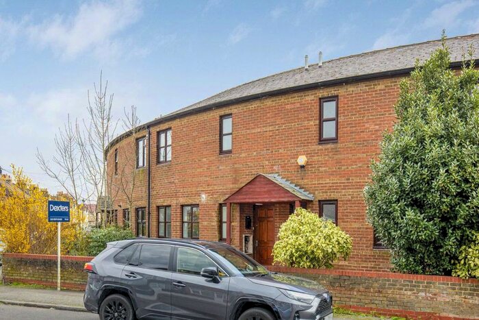 2 Bedroom Property To Rent In Lilian Road, London, SW16