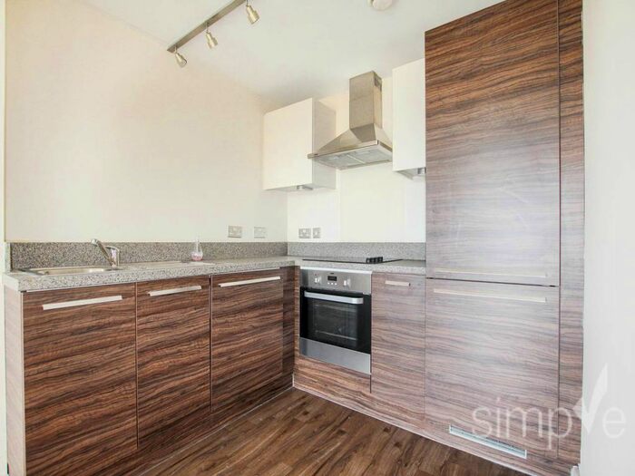 2 Bedroom Flat To Rent In Trs Apartments, The Green, Middlesex, UB2