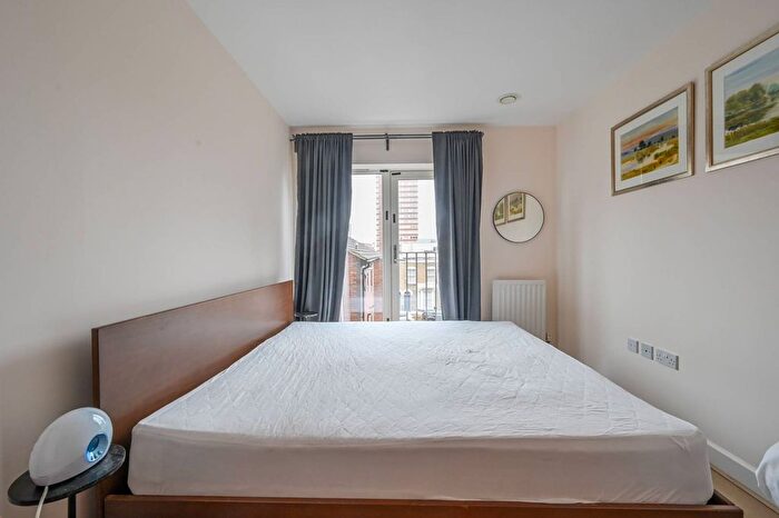 2 Bedroom Flat To Rent In St Clements Avenue, Bow, London, E3
