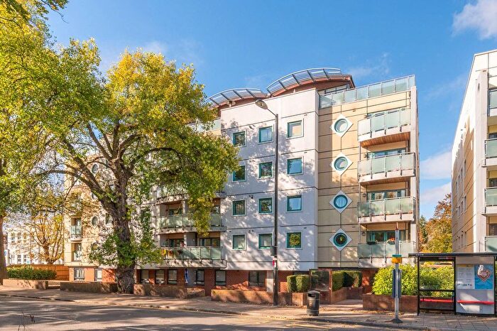 2 Bedroom Flat For Sale In Brighton Road, Purley, CR8