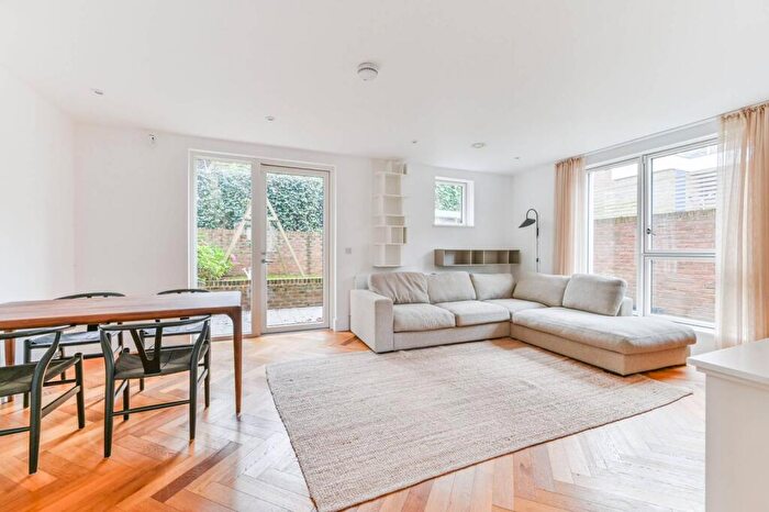 3 Bedroom Semi Detached House To Rent In Ravensdale Gardens, Crystal Palace, London, SE19
