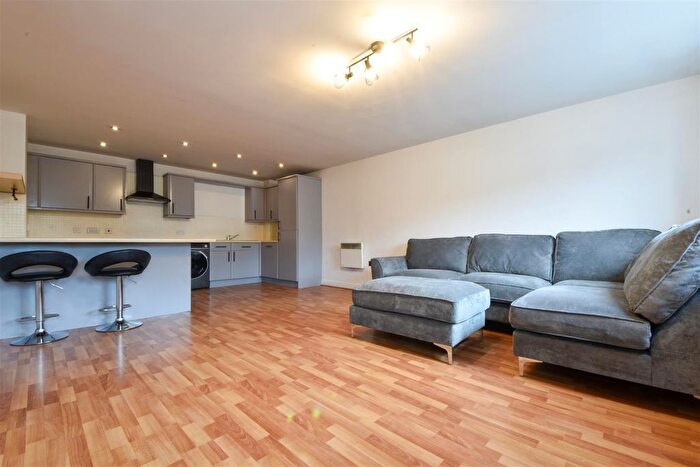 2 Bedroom Flat To Rent In Coach House Mews, Coventry Road, Warwick, CV34