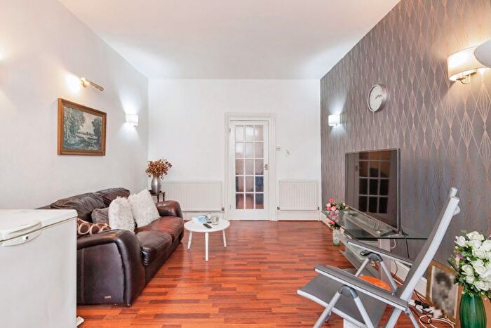 2 Bedroom Flat For Sale In Galpins Road, Thornton Heath, CR7