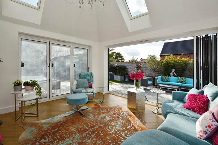 4 Bedroom Detached House For Sale In Old School Yard, Messingham, DN17