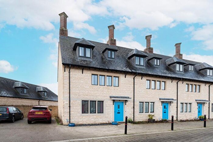 4 Bedroom End Of Terrace House For Sale In Sand Furlong, Bletchingdon, OX5