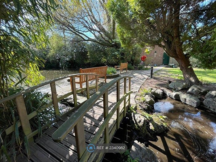 2 Bedroom Flat To Rent In Courtlands, Richmond, TW10