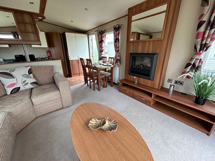 2 Bedroom Mobile/park Home For Sale In Hythe Road, Dymchurch, Romney Marsh, TN29