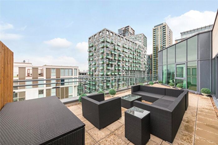 4 Bedroom Flat To Rent In Millharbour, Millwall, E14