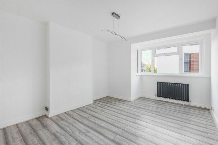 1 Bedroom Flat To Rent In Holmbury Court, Upper Tooting Road, London, SW17