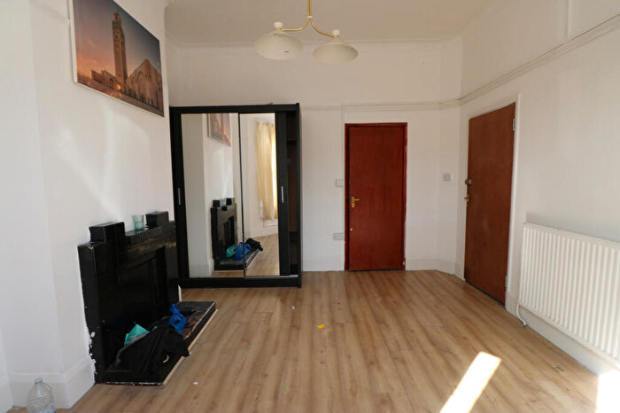 Studio To Rent In Courtland Avenue, Ilford, IG1