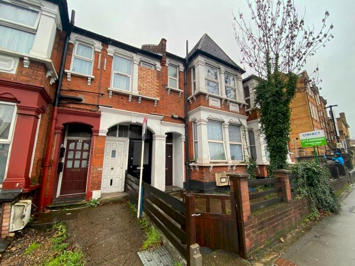 2 Bedroom Flat To Rent In Bowes Road, London, N11