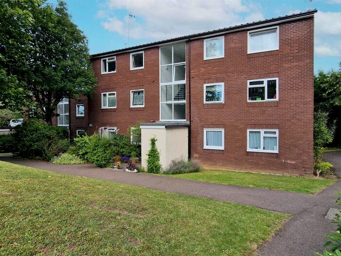 2 Bedroom Flat To Rent In Scrubbitts Square, Radlett, WD7