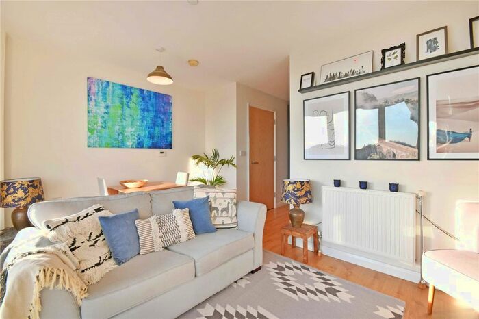 1 Bedroom Flat To Rent In Queensland Road, Islington, N7