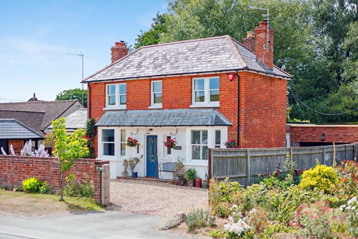 4 Bedroom Detached House For Sale In Wantage Road, Hungerford, RG17