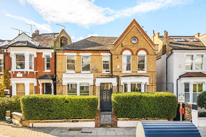 2 Bedroom Flat For Sale In Sugden Road, Clapham Common North Side, SW11