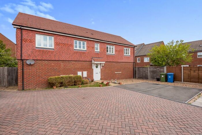 2 Bedroom Maisonette To Rent In Goldfinch Crescent, Bracknell, RG12