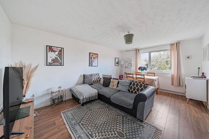 2 Bedroom Flat To Rent In Coppetts Road, Muswell Hill, London, N10
