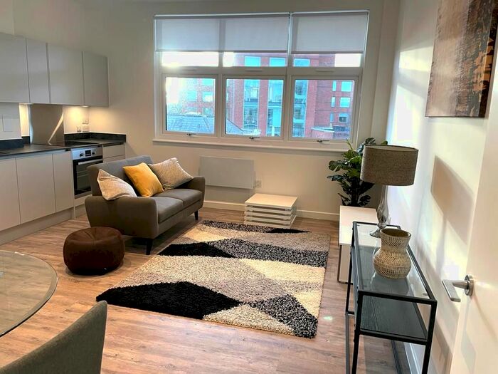 2 Bedroom Flat To Rent In London Road, Staines-Upon-Thames, TW18