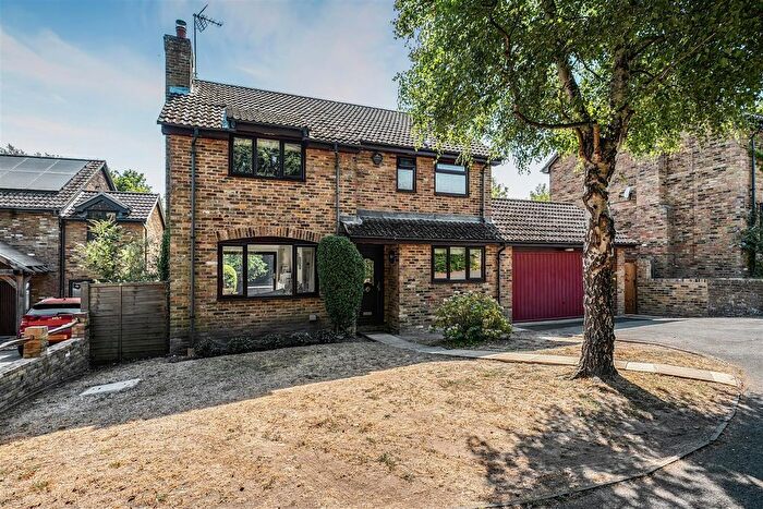 4 Bedroom Detached House For Sale In Templar Close Sandhurst, Berkshire, GU47
