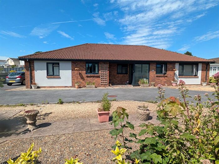 5 Bedroom Detached Bungalow For Sale In Llwyn Y Bryn, Ammanford, SA18