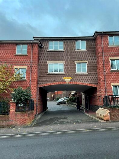 1 Bedroom Flat To Rent In Caldmore Road, Walsall, WS1